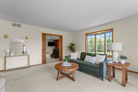Living - 4141 90th St NW, Oronoco, MN 55960 photo 2 of 5