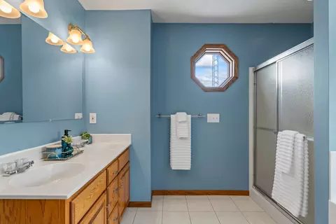 Bath - 4141 90th St NW, Oronoco, MN 55960 photo 3 of 7