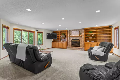Living - 4141 90th St NW, Oronoco, MN 55960 photo 4 of 5