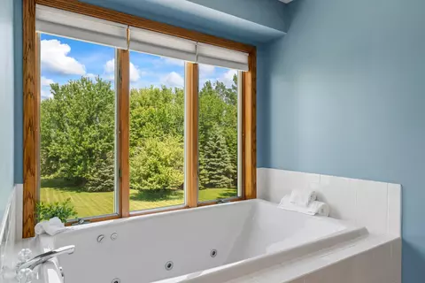 Bath - 4141 90th St NW, Oronoco, MN 55960 photo 4 of 7