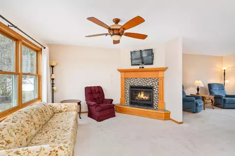 Living - 4025 Stebner Rd, Hermantown, MN 55811 photo 2 of 6