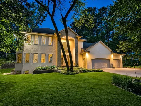 419 Brandywine Dr, Burnsville, MN 55337