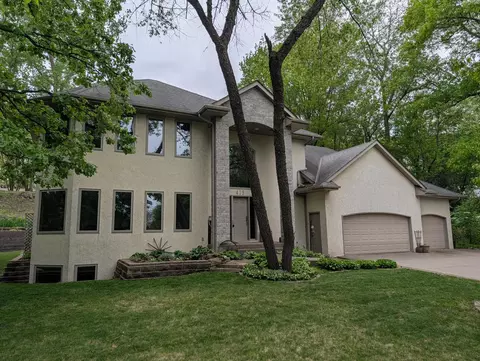 419 Brandywine Dr, Burnsville, MN 55337