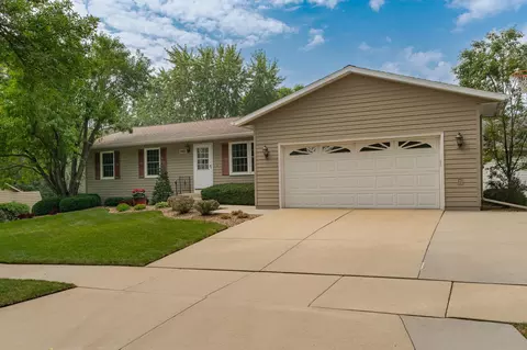 642 Chalet Dr NW, Rochester, MN 55901