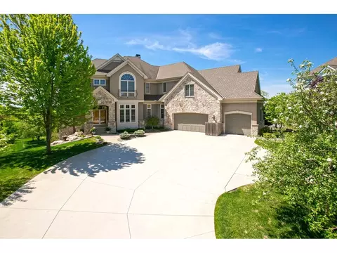 10689 Sonoma Rdg, Eden Prairie, MN 55347