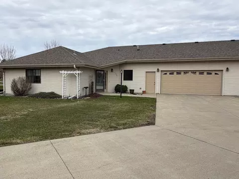 2940 12th Ave S, Moorhead, MN 56560