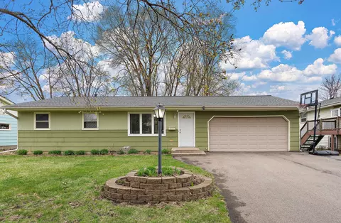 1038 Van Buren St S, Shakopee, MN 55379