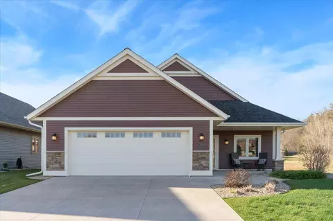 573 Cedar Dr, Lake City, MN 55041