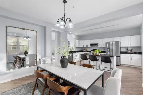 1667 Village Trl E #5, Maplewood, MN 55109