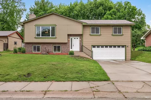 17918 Weaver Lake Dr, Maple Grove, MN 55311
