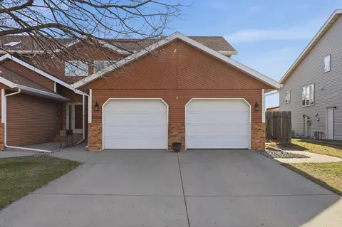 2414 26th St S, Fargo, ND 58103