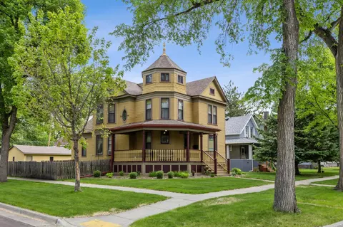 1121 4th Ave S, Fargo, ND 58103