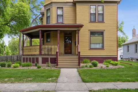 Exterior - 1121 4th Ave S, Fargo, ND 58103 photo 4 of 11