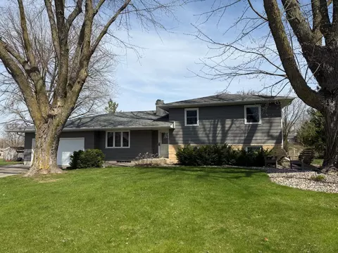 107 Hague Ave S, Hollandale, MN 56045