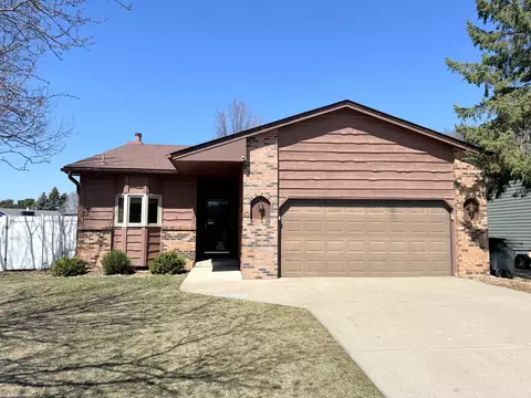 265 Oakwood Dr, Shoreview, MN 55126