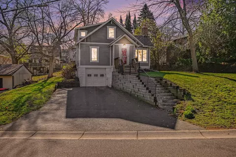 1028 Park Ave, Mahtomedi, MN 55115