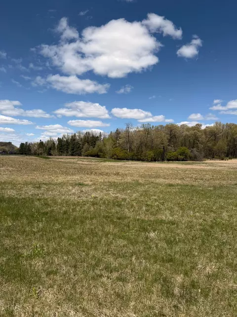 2230 Clubhouse Dr, Lake City, MN 55041