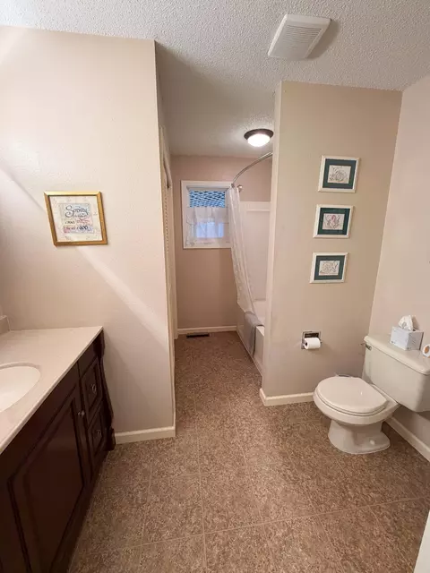Bath - 5606 53rd Ave N, Harwood, ND 58042 photo 1 of 2