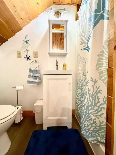 Bath - 18286 Johnson Rd, Brainerd, MN 56401 photo 3 of 5
