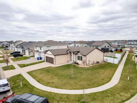 5509 58th St S, Fargo, ND 58104
