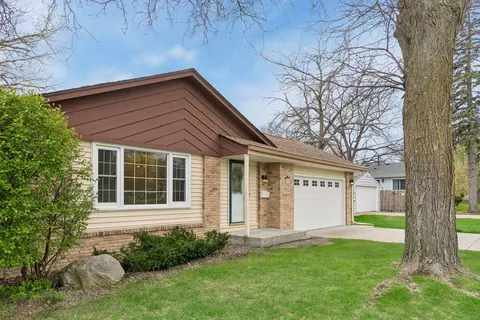 508 7th St S, Hopkins, MN 55343