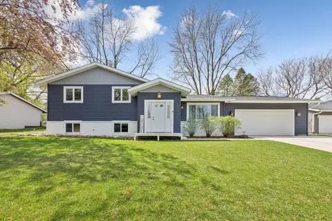 1702 Mckinley Dr, Northfield, MN 55057