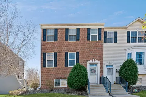 1354 Savanna Dr, Shakopee, MN 55379