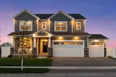 145 Maple Ter, Waconia, MN 55387