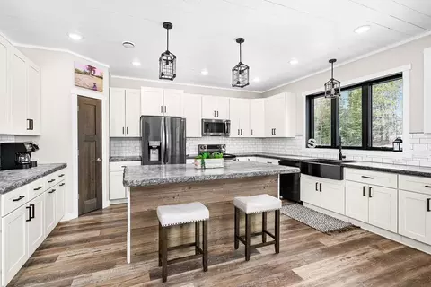 Kitchen - 5174 Upper Peterson Rd, Duluth, MN 55804 photo 1 of 5