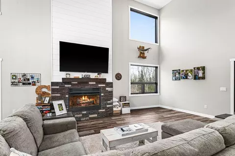 Living - 5174 Upper Peterson Rd, Duluth, MN 55804 photo 2 of 3
