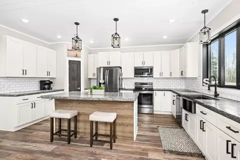 Kitchen - 5174 Upper Peterson Rd, Duluth, MN 55804 photo 3 of 5