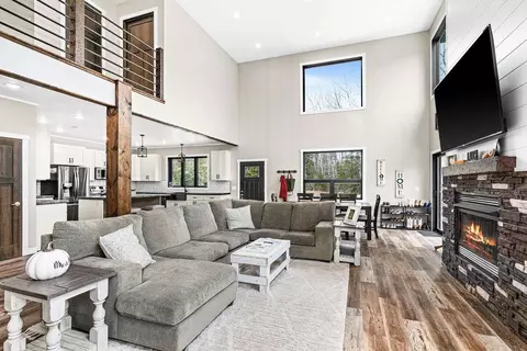 Living - 5174 Upper Peterson Rd, Duluth, MN 55804 photo 3 of 3