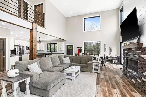 Living - 5174 Upper Peterson Rd, Duluth, MN 55804 photo 1 of 3