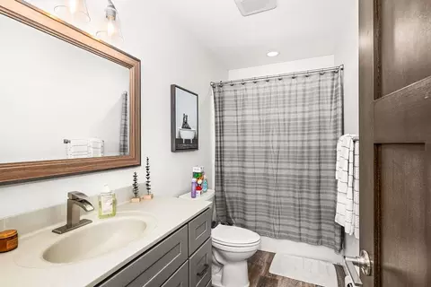 Bath - 5174 Upper Peterson Rd, Duluth, MN 55804 photo 3 of 4