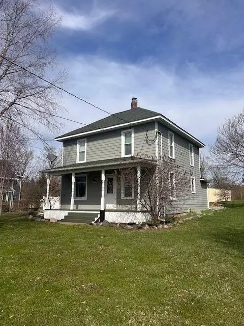 720 1st St N, Waterville, MN 56096