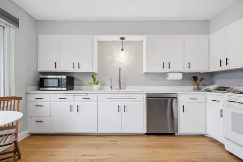 Kitchen - 1778 Gabbro Trl, Eagan, MN 55122 photo 1 of 6