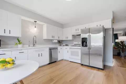 Kitchen - 1778 Gabbro Trl, Eagan, MN 55122 photo 5 of 6
