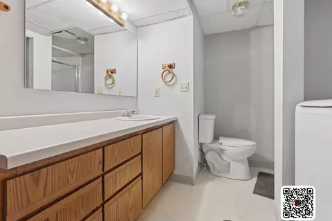 Bath - 908 Pleasantview Dr SE, Willmar, MN 56201 photo 5 of 5