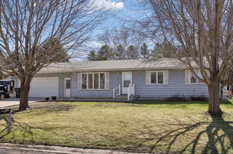 908 Pleasantview Dr SE, Willmar, MN 56201