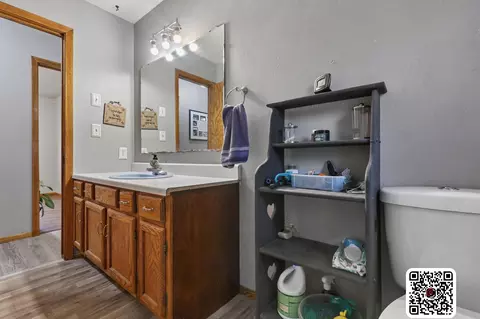 Bath - 908 Pleasantview Dr SE, Willmar, MN 56201 photo 4 of 5