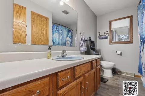 Bath - 908 Pleasantview Dr SE, Willmar, MN 56201 photo 3 of 5