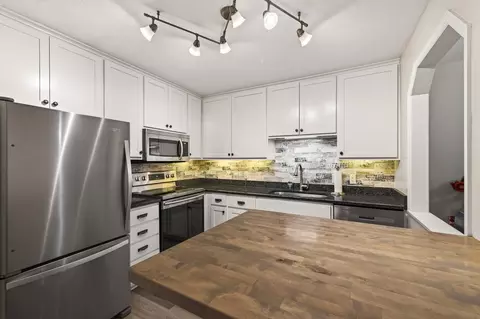 1846 Southpointe Ter, Eagan, MN 55122