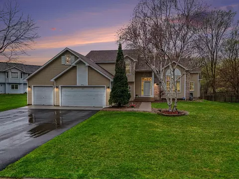 3961 Stonebridge Dr N, Eagan, MN 55123