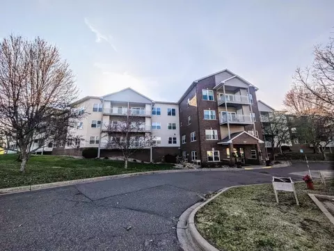 2231 Penn Pl #316, North Saint Paul, MN 55109