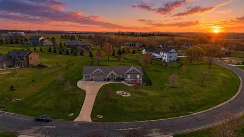 3940 Creek View Ln SW, Rochester, MN 55902