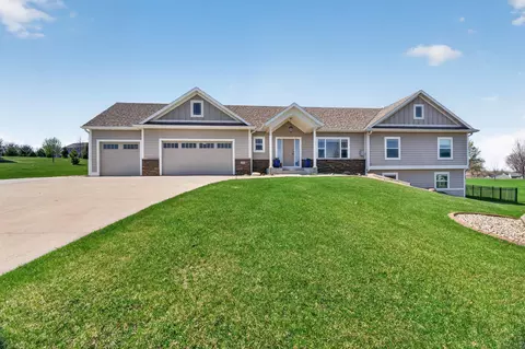 3940 Creek View Ln SW, Rochester, MN 55902
