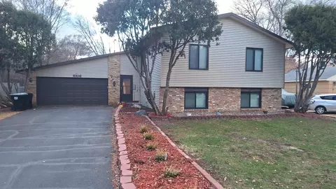 8106 Groveland Rd, Mounds View, MN 55112