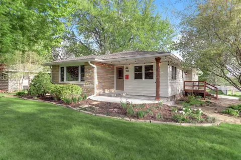 933 5th St W, Hastings, MN 55033