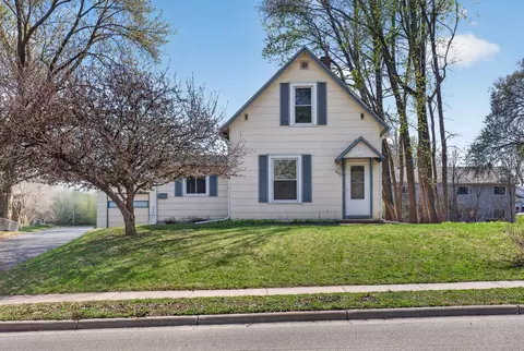 2470 S Avenue Ave E, North Saint Paul, MN 55109