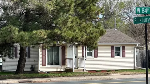 160 W 84th St, Bloomington, MN 55420